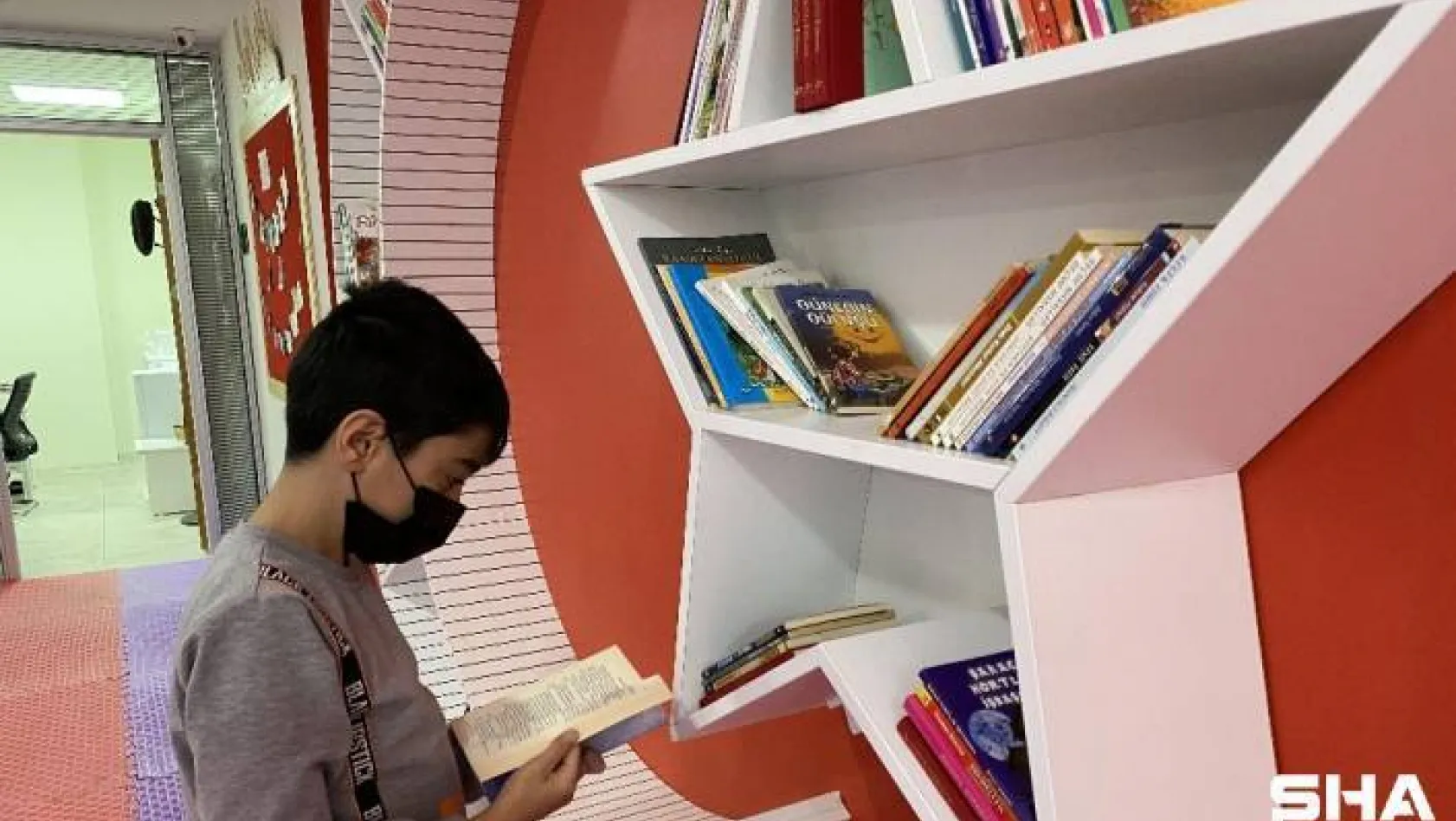 Sultangazi'de çocuk kütüphanesi hizmete açıldı
