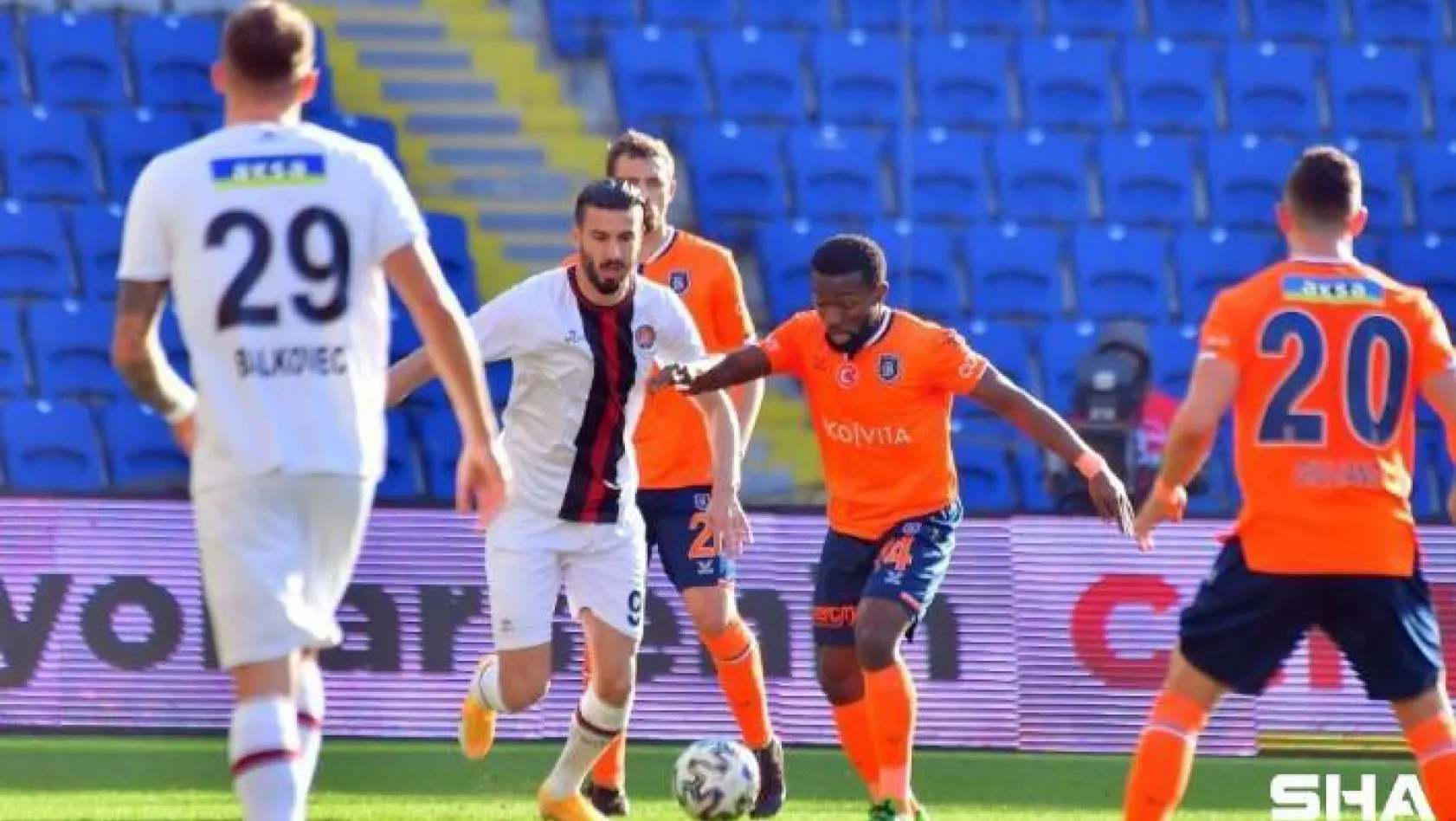 Süper Lig: Medipol Başakşehir: 0 - Fatih Karagümrük: 0 (İlk yarı)