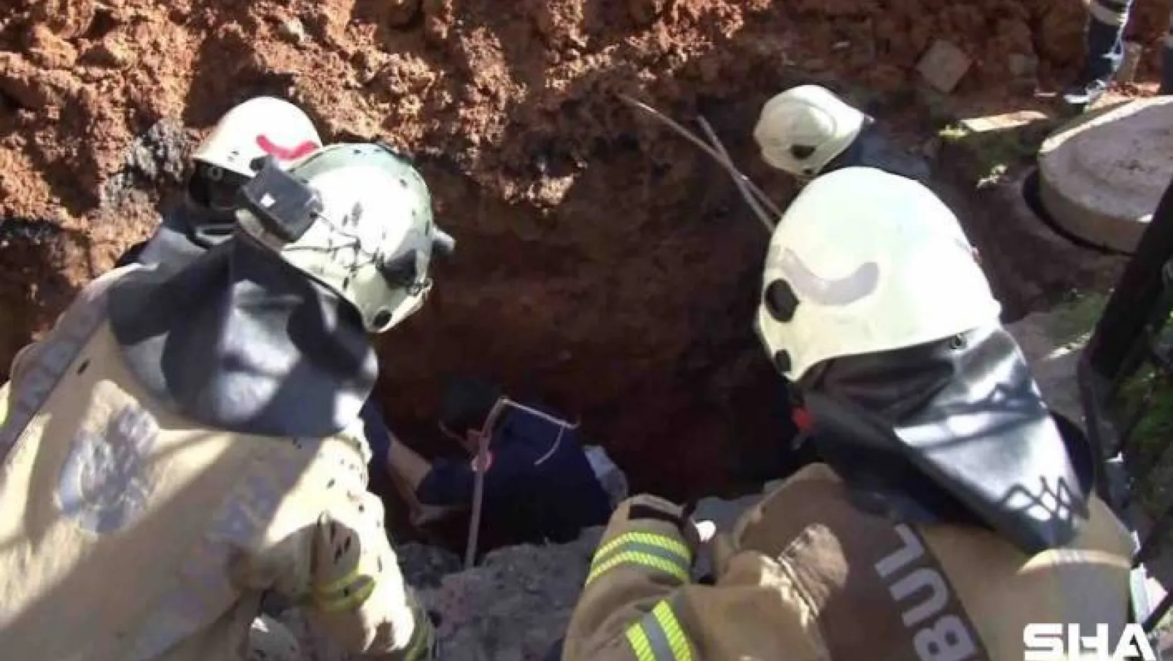 Ümraniye'de toprak altında kalan işçiyi kurtarma çalışmaları havadan görüntülendi