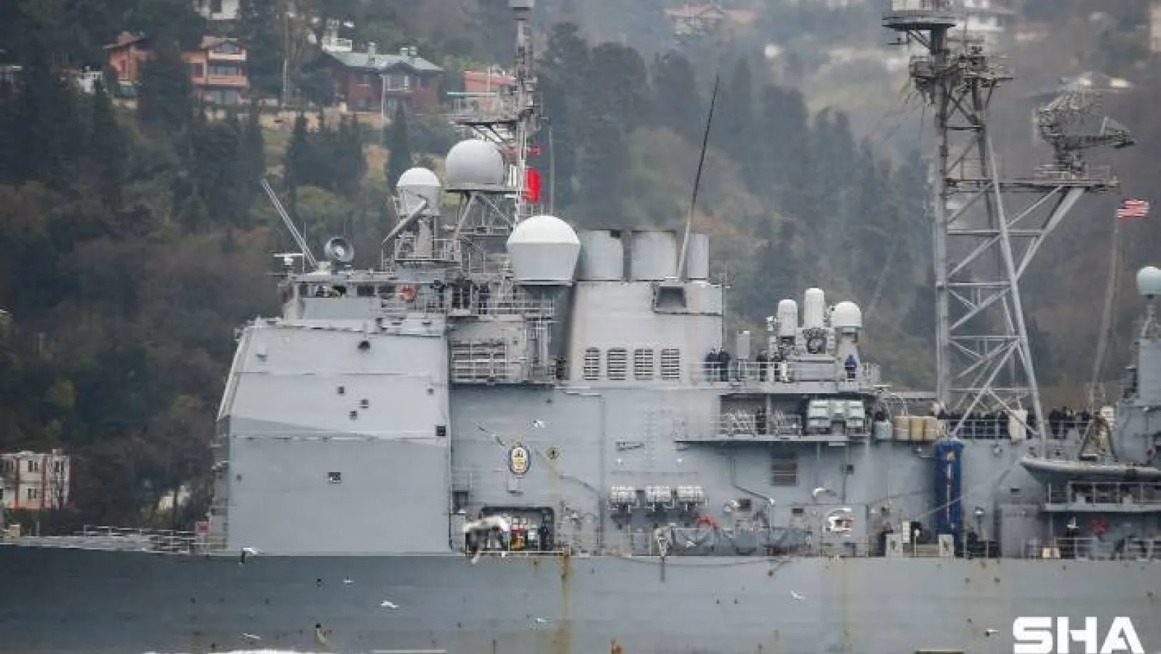 ABD savaş gemisi USS Monterey'in İstanbul Boğazı geçişinde dikkat çeken detay