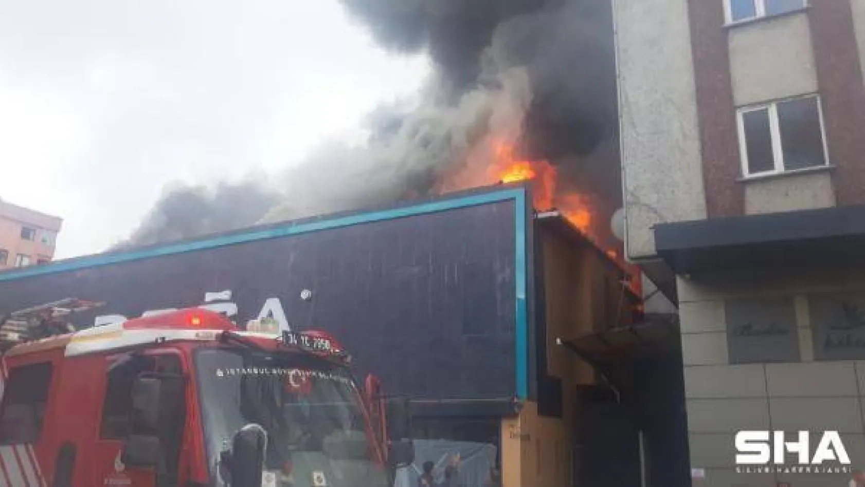 Ataşehir'de mobilya fabrikasında yangın