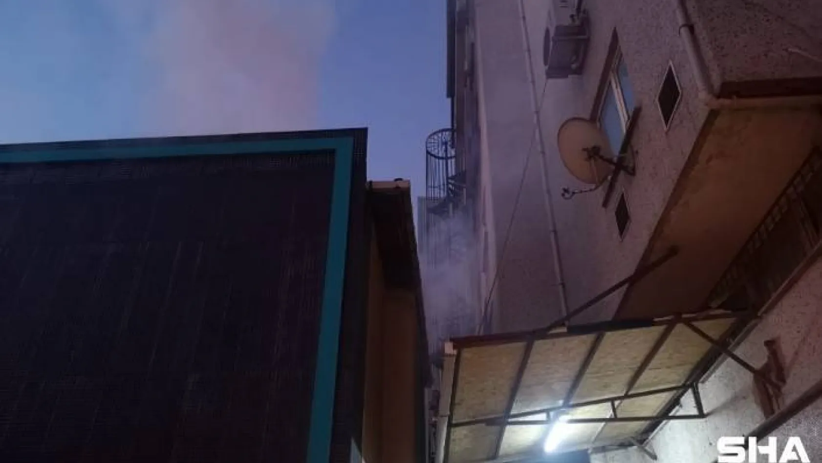 Ataşehir'deki mobilya fabrikası ikinci kez yandı