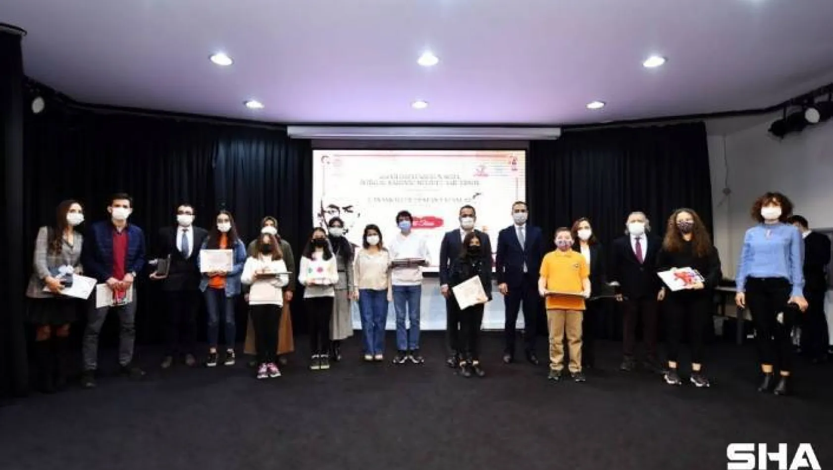 Beyoğlu'nda öğrenciler kompozisyon ve şiir yarışmalarında hünerlerini sergiledi