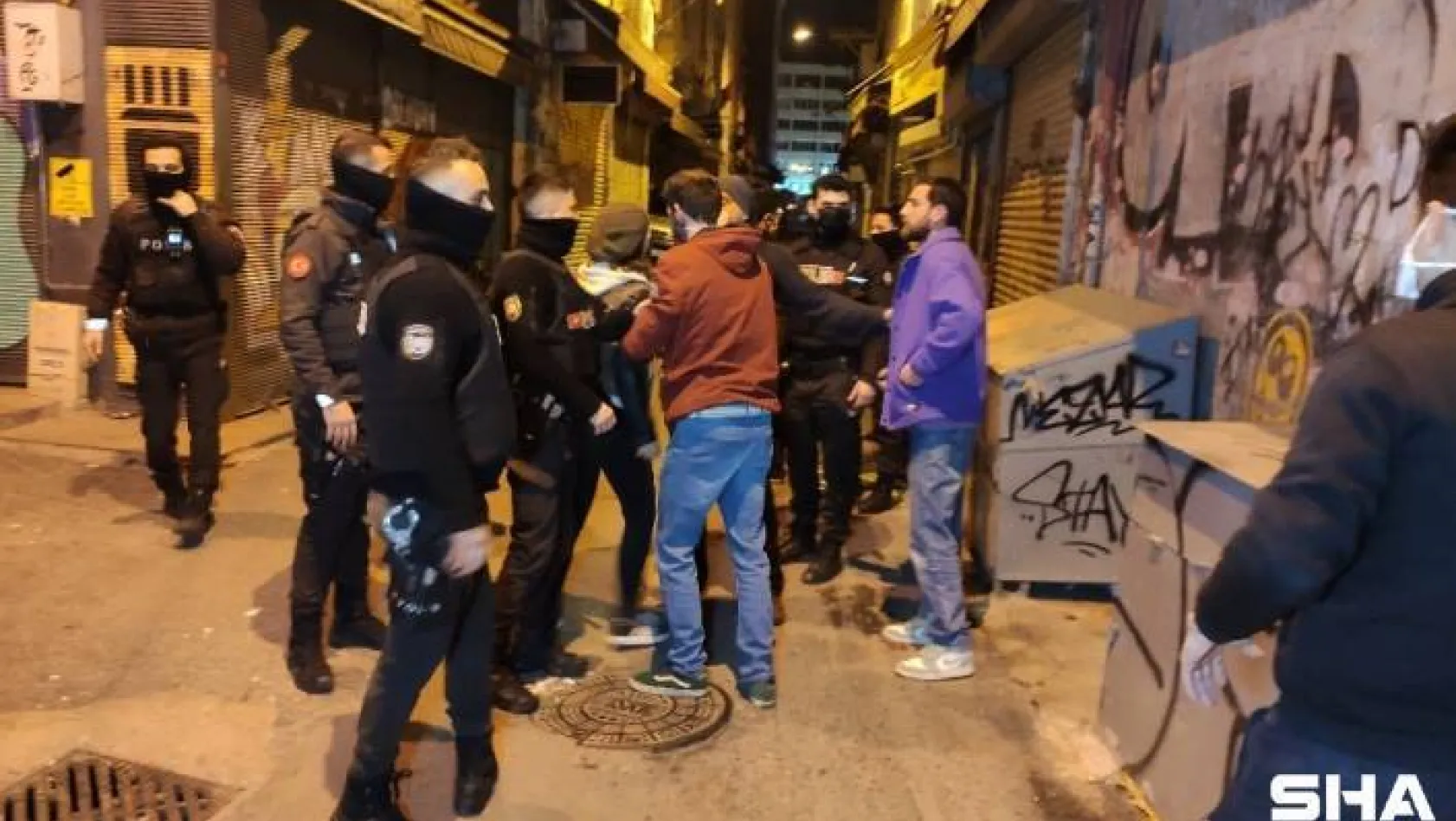 Beyoğlu'nda parti yapılan mekana polis baskını