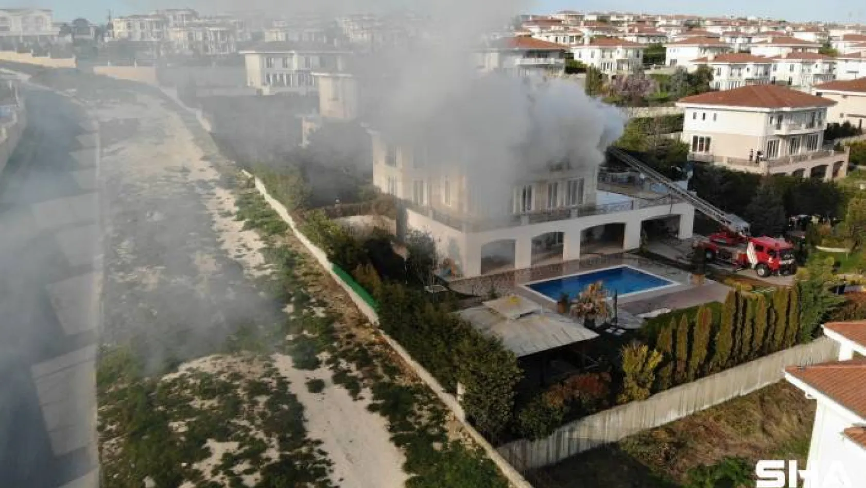 Büyükçekmece'de korkutan villa yangını