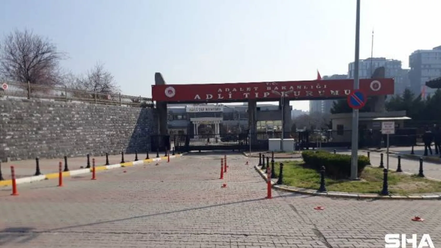 Çekmeköy'de inşaat çukurunda ölü bulunan kardeşlerin cenazesi Adli Tıp Kurumundan alındı