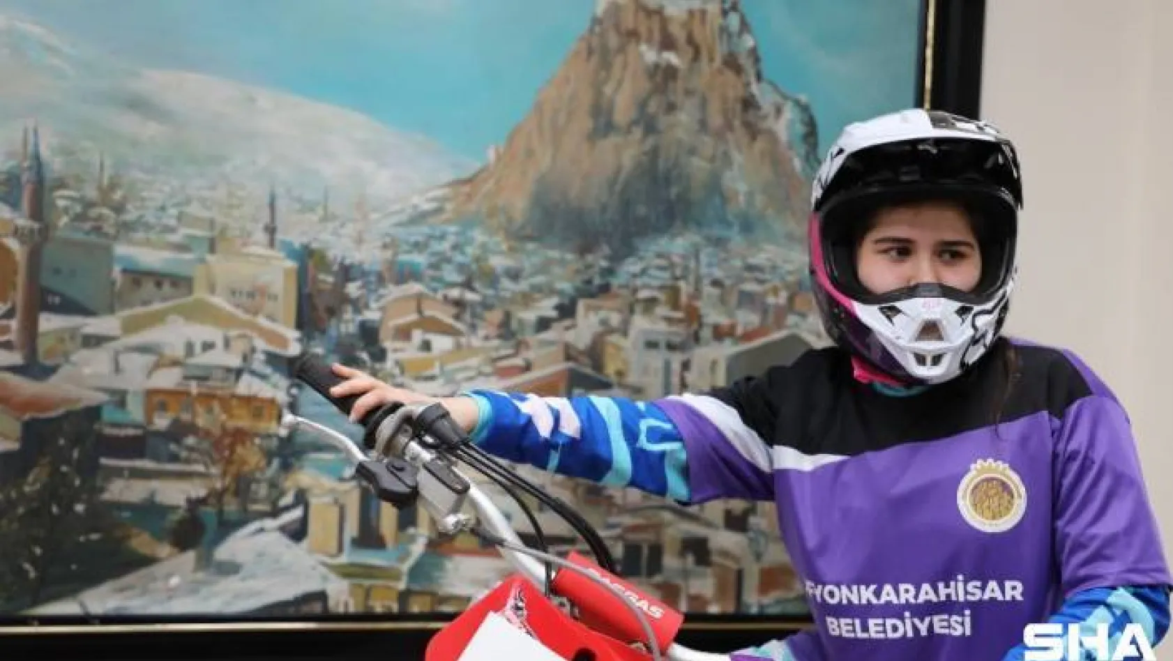 Dünya Motokros Şampiyonası'nda Türkiye'yi temsil edecek ilk kadın sporcu Irmak Yıldırım, Afyon'da kampa girdi