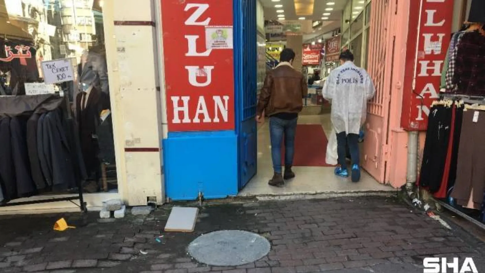 Eminönü'nde esnafın müşteri kavgası kanlı bitti: 1 yaralı