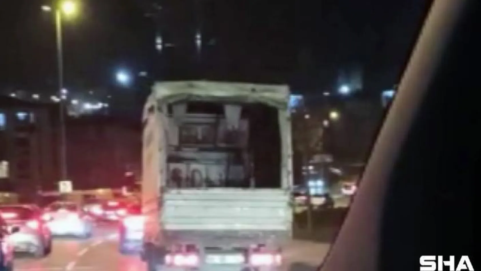 Esenler'de trafiği tehlikeye düşüren kamyonet sürücüsü gözaltına alındı