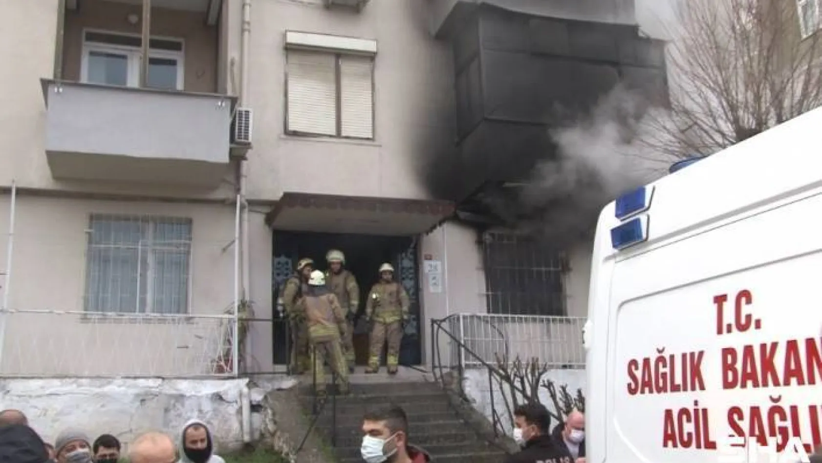 Güngören'de bir dairede yangın çıktı, mahsur kalan 1 kişi kurtarıldı