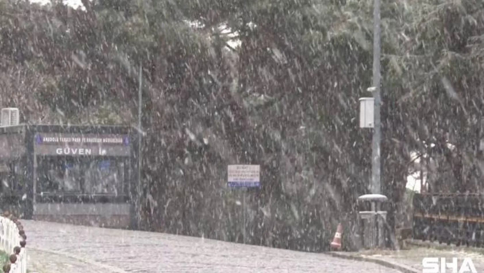 İstanbul'da beklenen kar yağışı etkili oldu: Lapa lapa kar yağdı