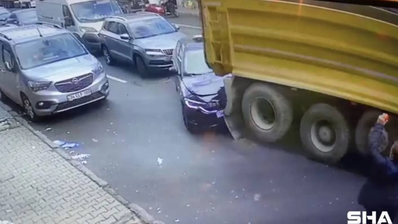 İstanbul'da hafriyat kamyonu dehşeti kamerada