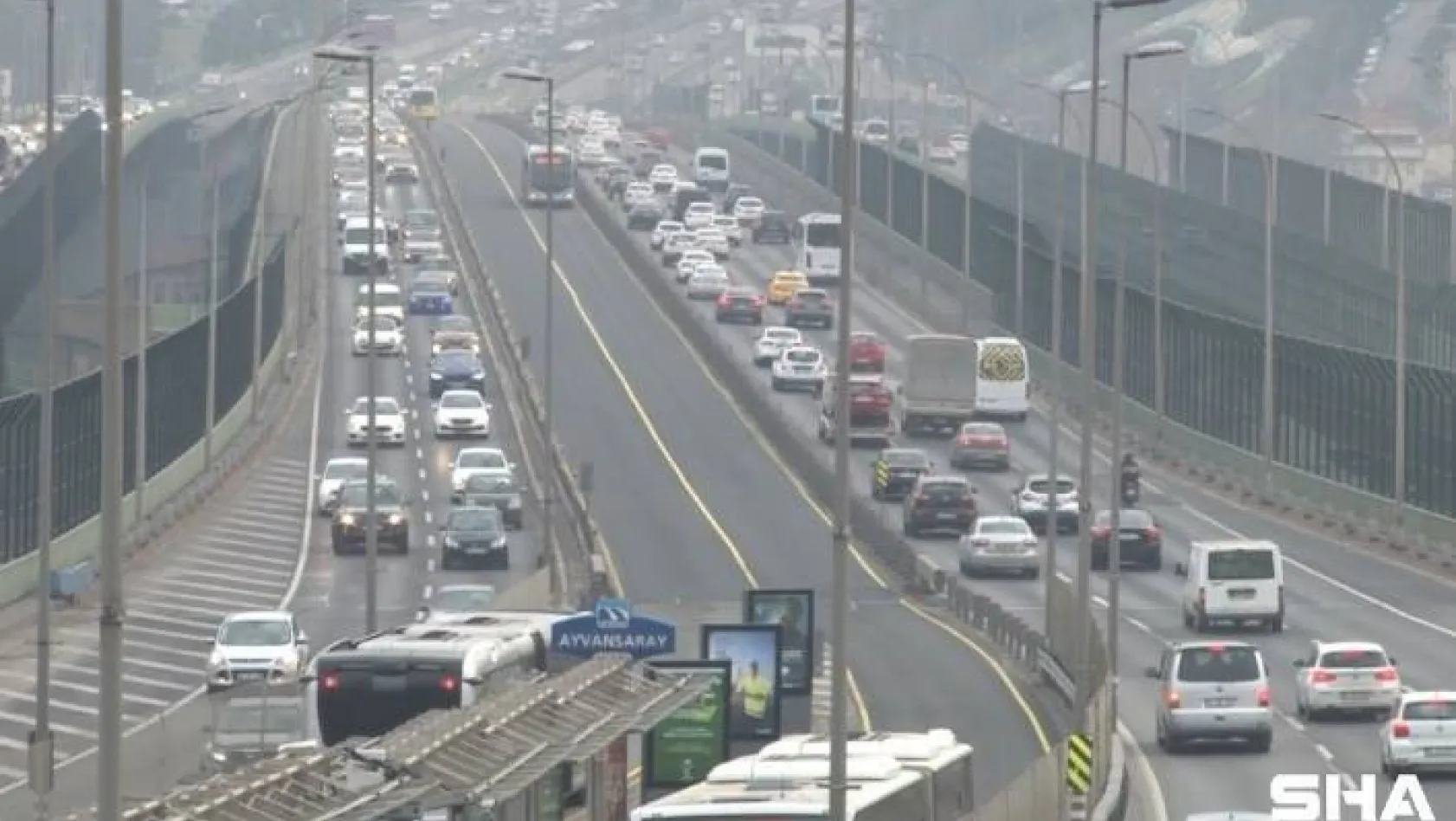 İstanbul'da kısıtlamasız ilk Cumartesi'de trafik yoğunluğu arttı