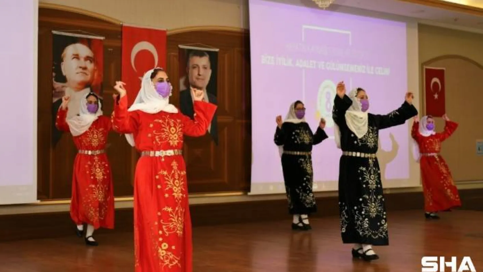 Kadın müdürlerden 8 Mart'a özel halk oyunları gösterisi