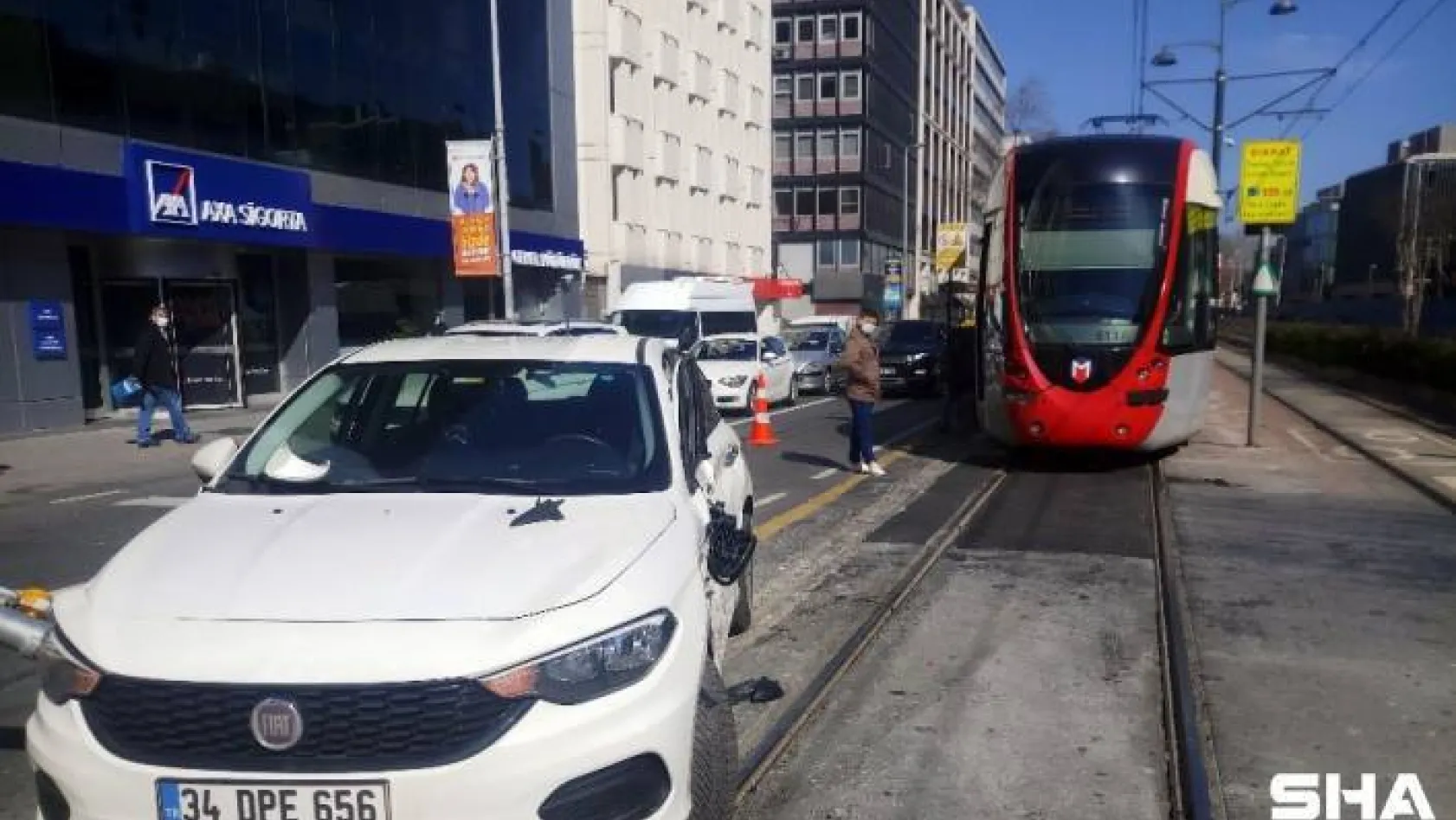 (OZEL) Beyoğlu'nda tramvay yolunda kaza