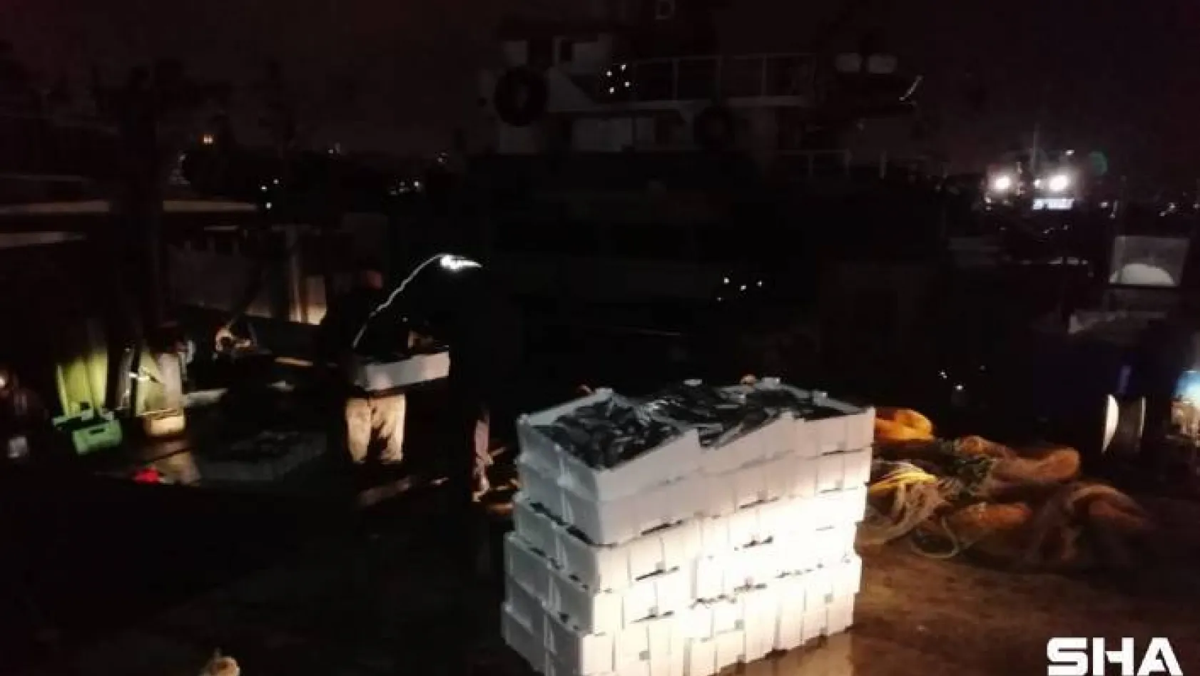Yenikapı'da su ürünleri denetiminde 25 kasa lüfere el konuldu