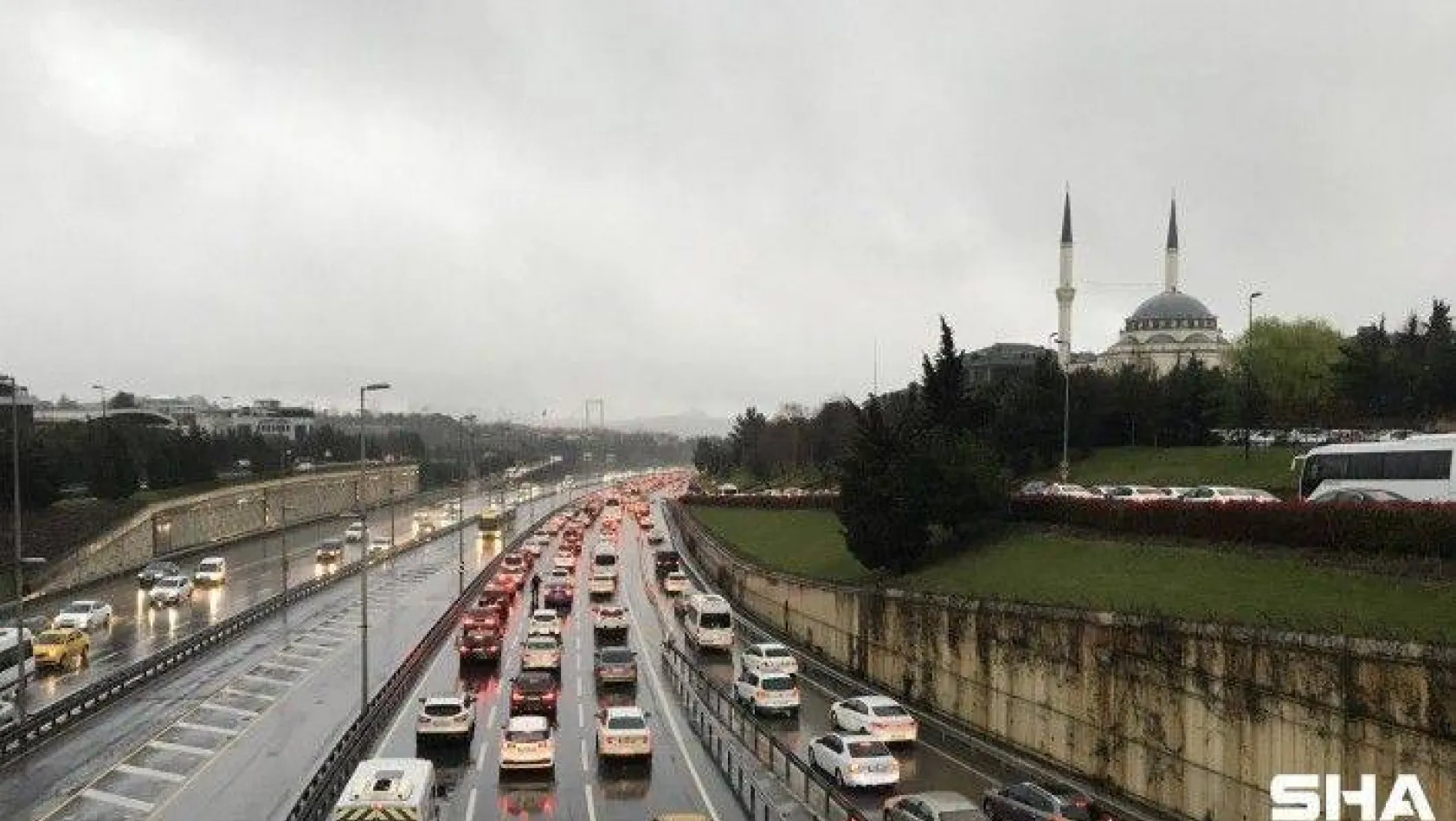 56 saatlik kısıtlama sonrası İstanbul'da trafik yoğunluğu