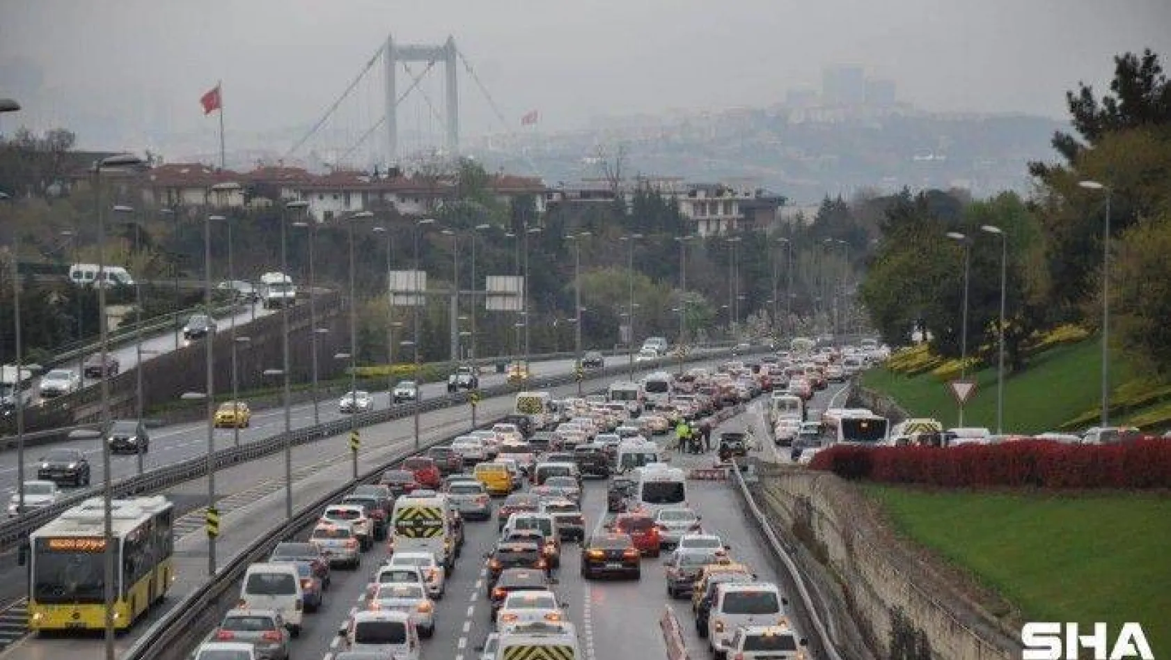58 saatlik  kısıtlama sonrası İstanbul'da  trafik yoğunluğu