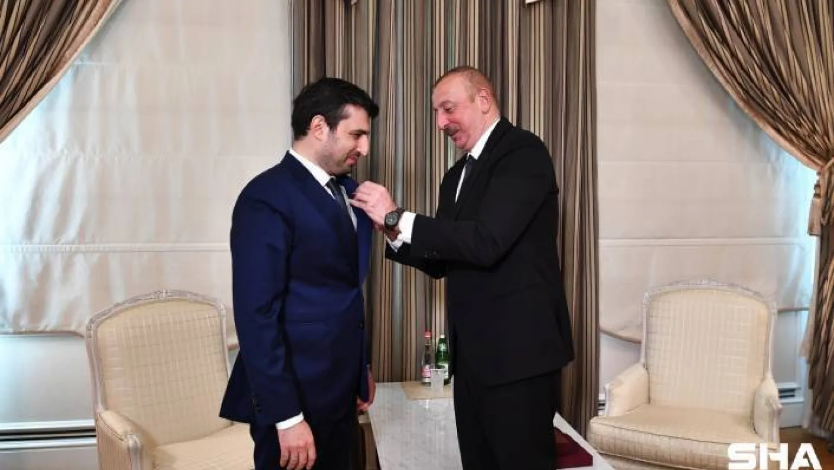 Azerbaycan'dan Bayraktar kardeşlere Karabağ Nişanı
