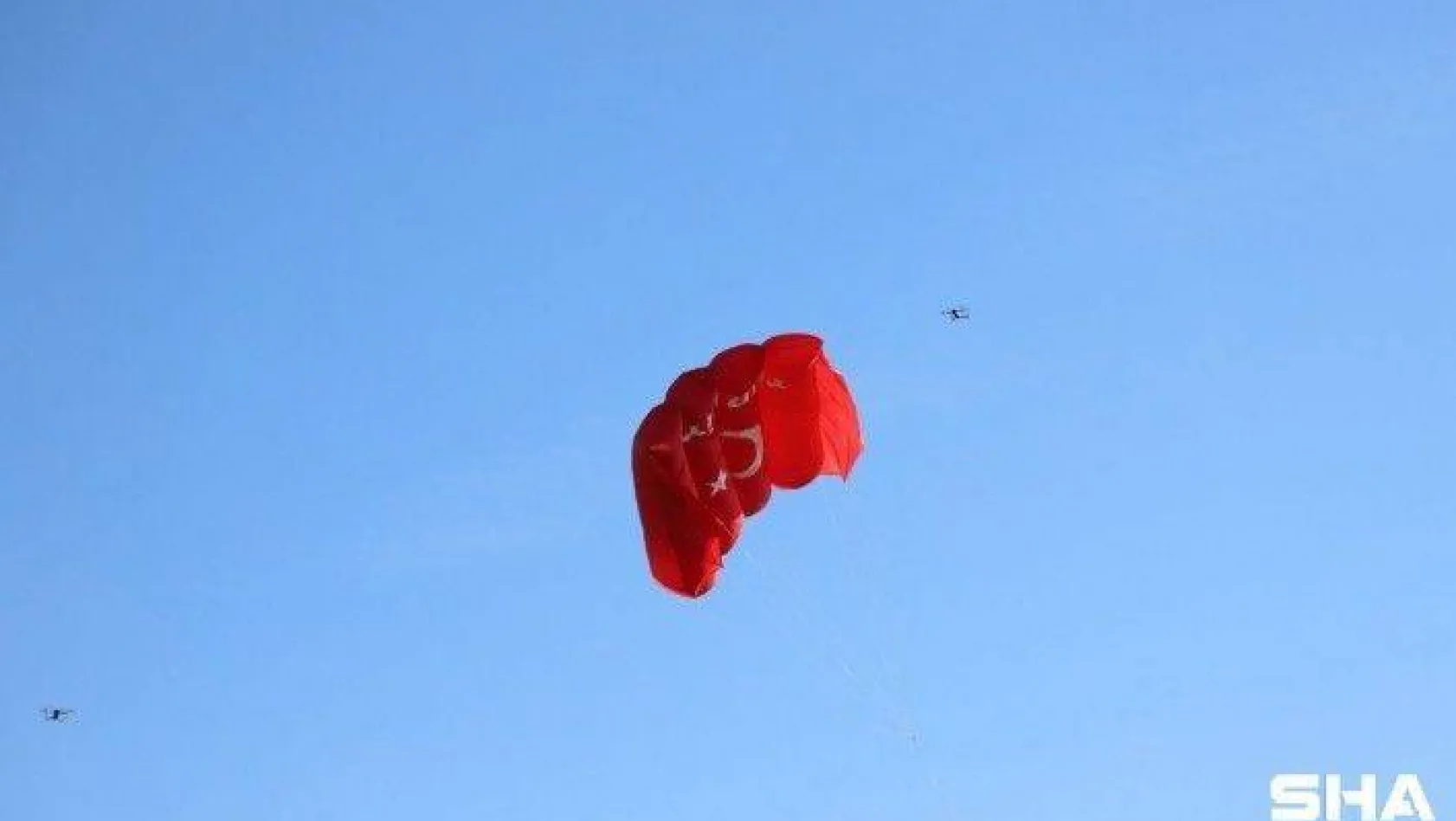Büyükçekmeceli minikler 23 Nisan'ı uçurtma uçurarak kutladı