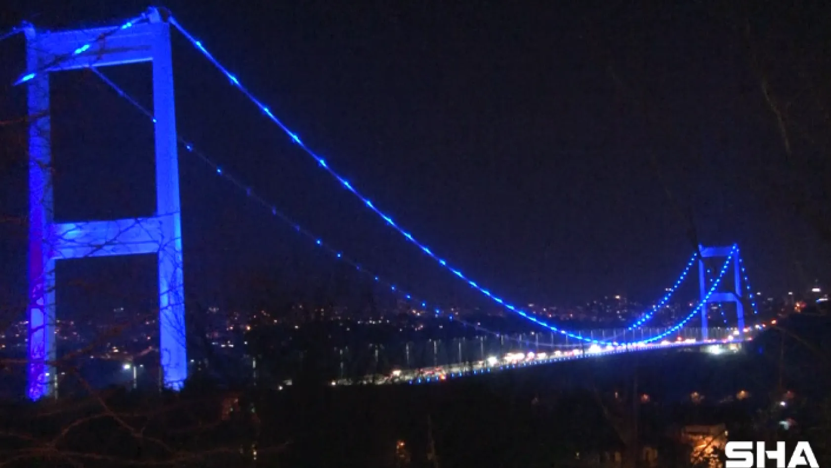 Fatih Sultan Mehmet Köprüsü &quotDünya Otizm Farkındalık" gününde maviye büründü