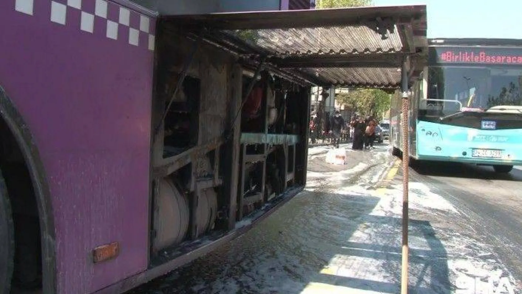 Fatih'te korkutan otobüs yangını