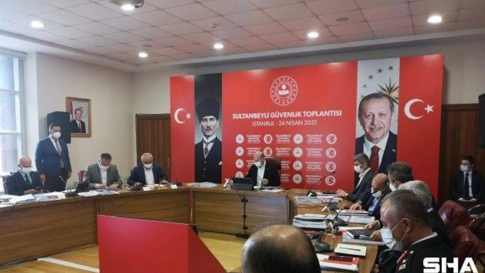 İçişleri Bakanı Soylu, Sultanbeyli'de güvenlik toplantısına katıldı