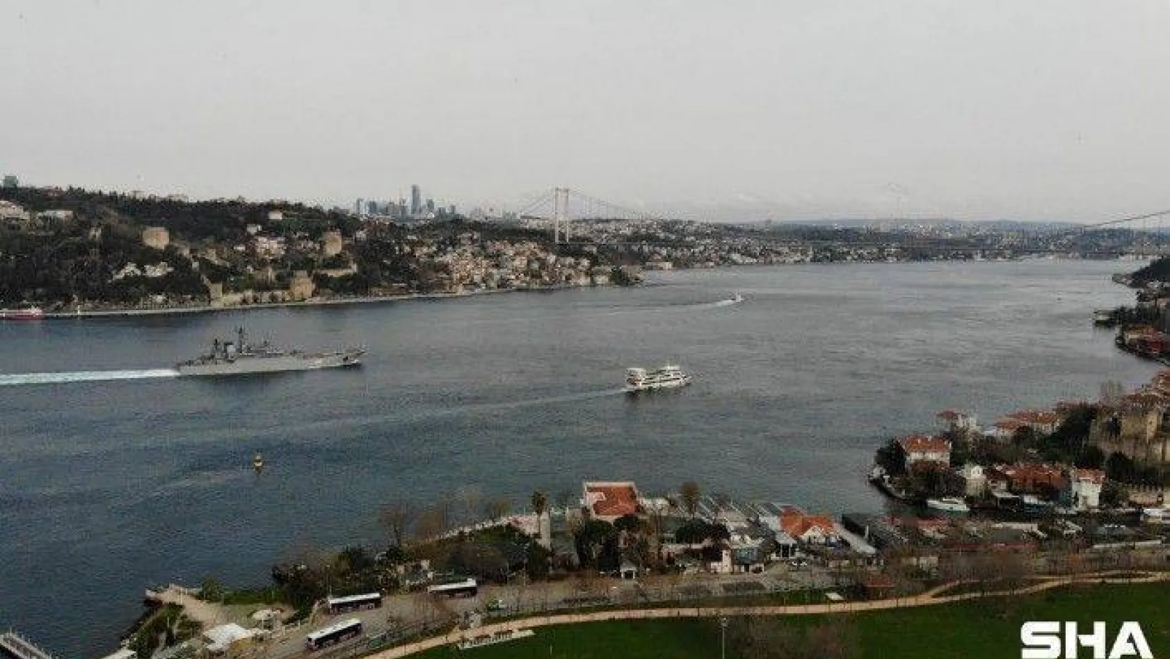 İstanbul Boğazı'ndan geçiş yapan Rus savaş gemileri havadan görüntülendi
