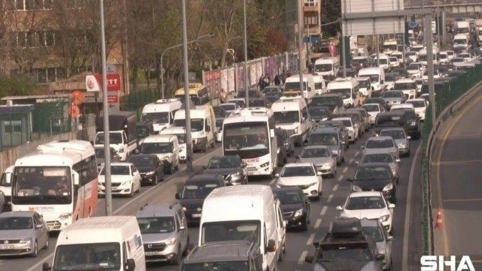 İstanbul trafiğinde yoğunluk, yüzde 63 seviyelerine yükseldi