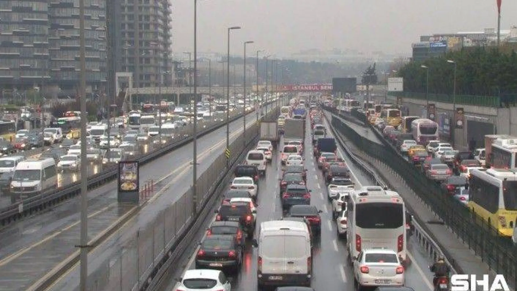 İstanbul'da trafik seviyesi yüzde 72'ye yükseldi