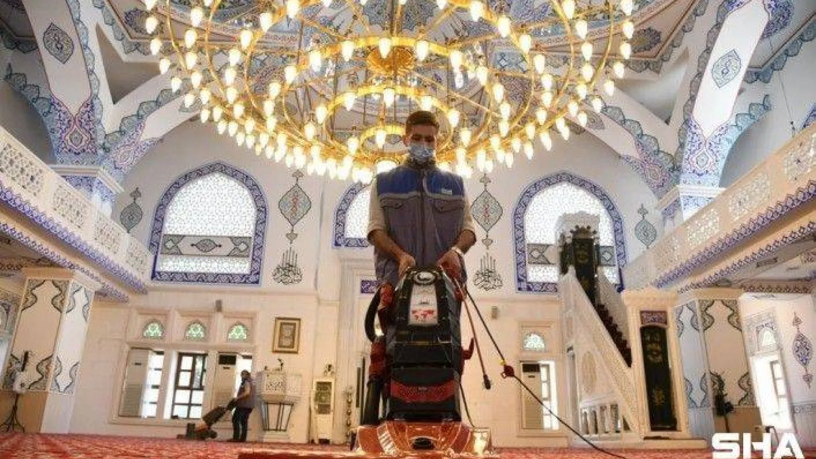 Kadıköy'de camilerde Ramazan ayı temizliği