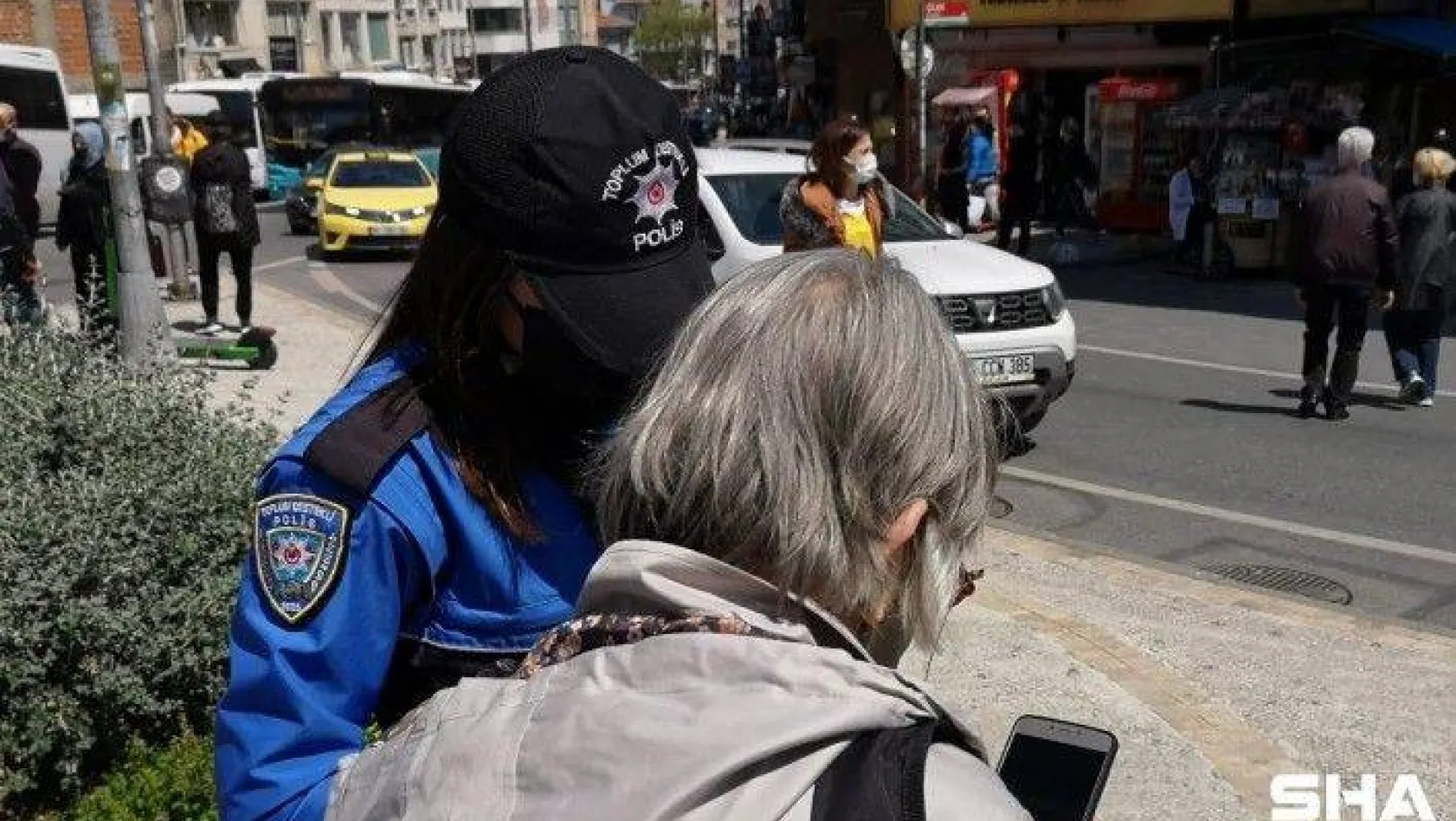 Kadıköy'de polis ekiplerinden kadınlara &quotKADES" bilgilendirmesi