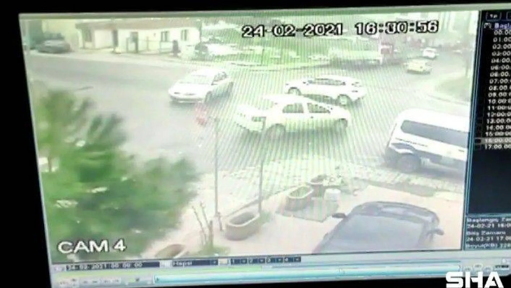 (Özel) Ataşehir'de kontrolsüz kavşakta sürekli  yaşanan kazalar kamerada