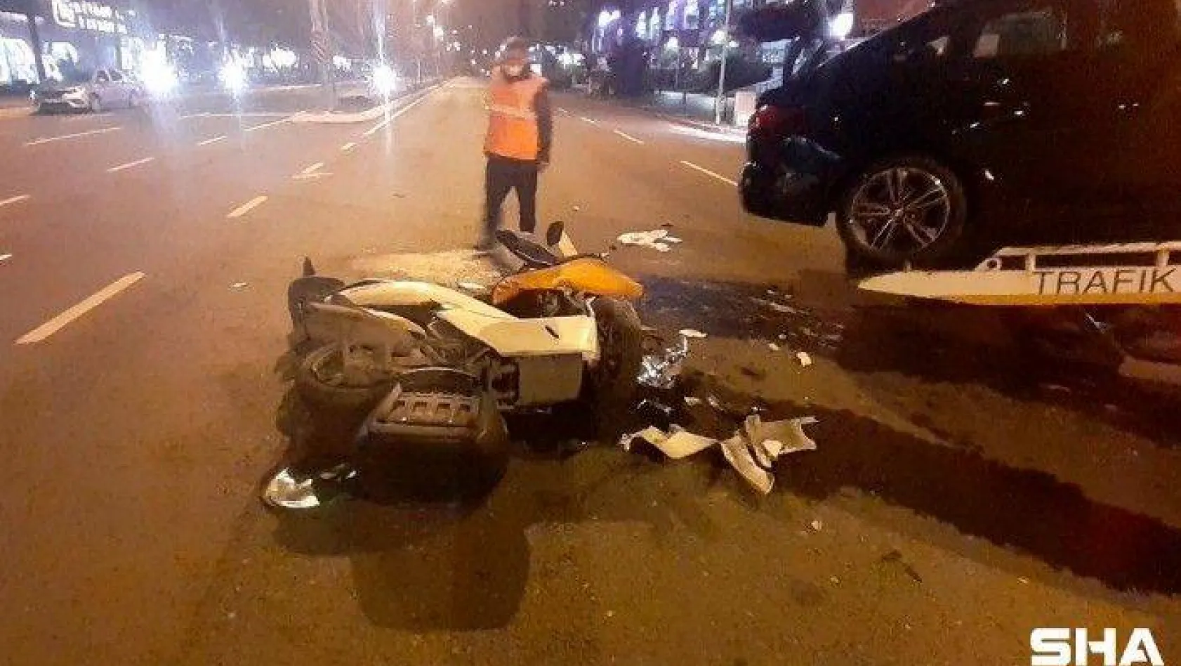 (Özel) Ataşehir'de lüks araba ile kaza yaptılar, arabayı bırakıp taksi ile kaçtılar