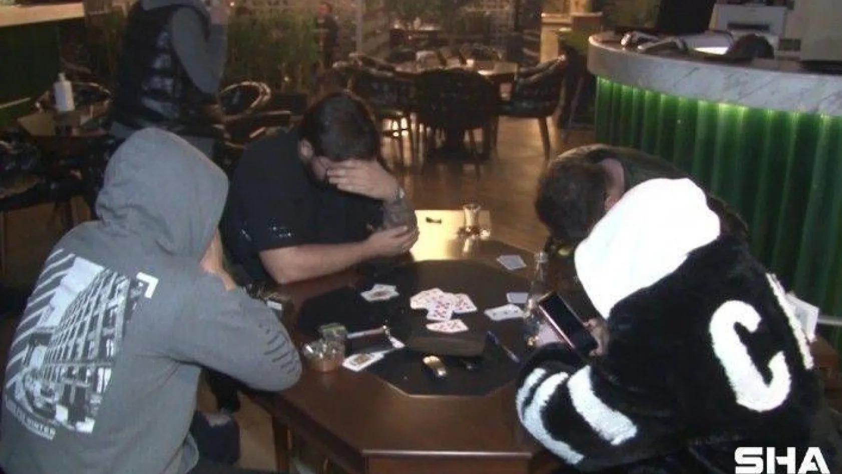 (Özel) Ataşehir'de nargile keyifli okey masasına polis baskını