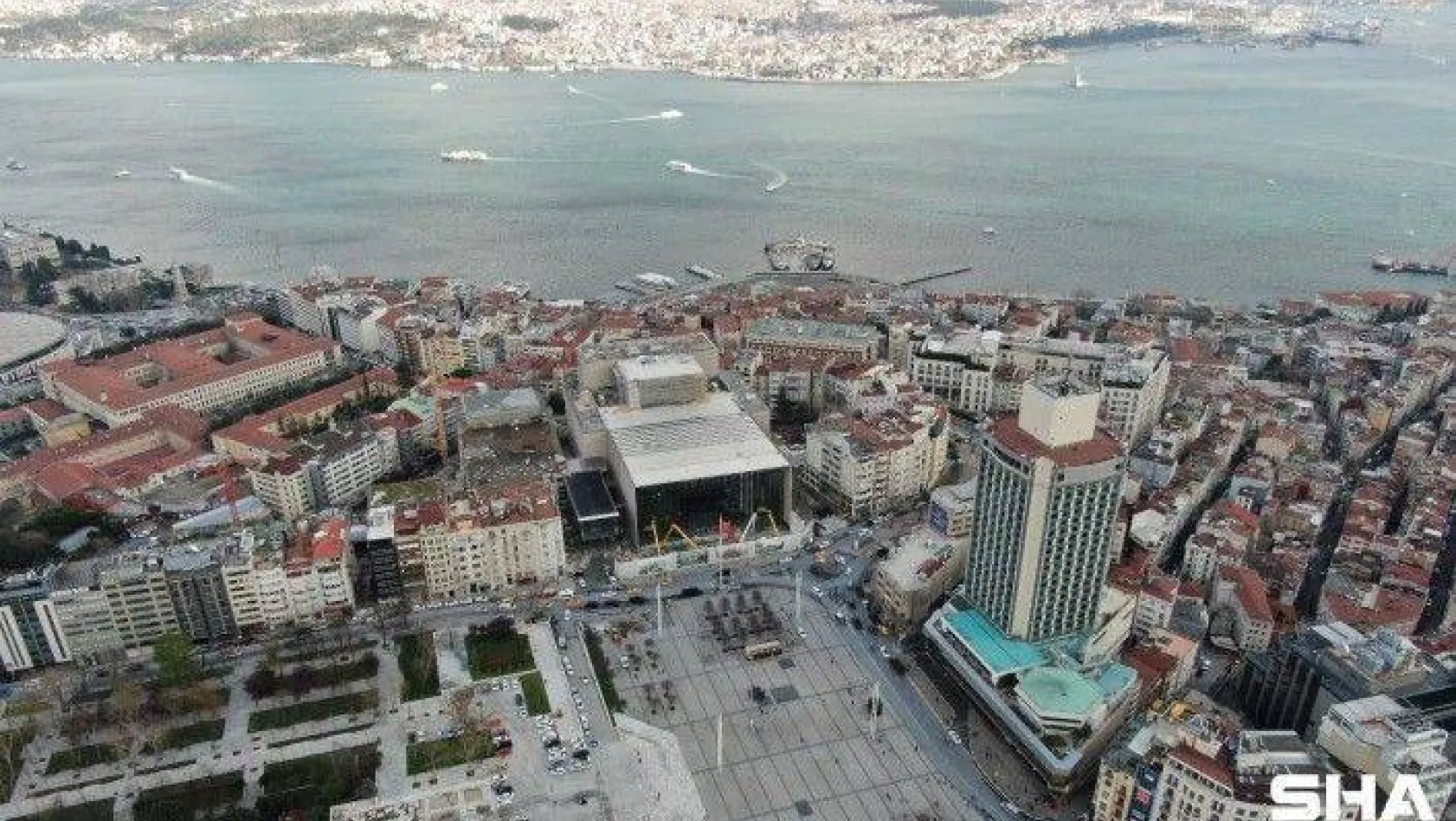 (ÖZEL) Atatürk Kültür Merkezi'ndeki dış cephesi son halini alıyor