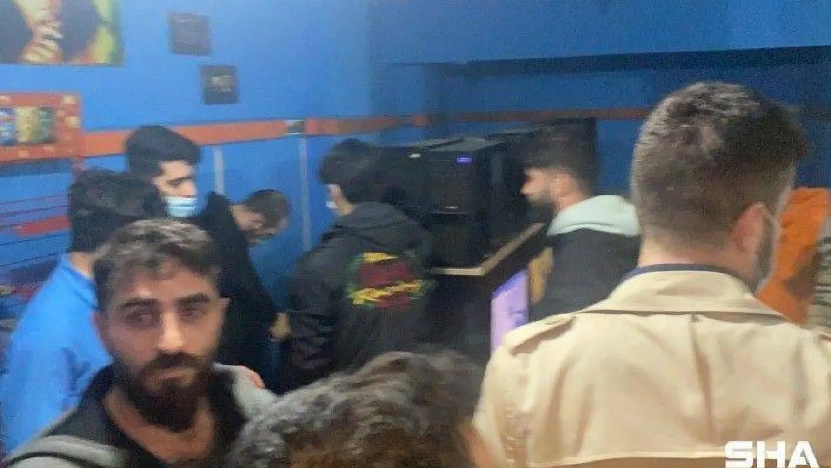 (Özel) Beyoğlu'nda internet kafede 'Counter-Strike' maçına polis baskını