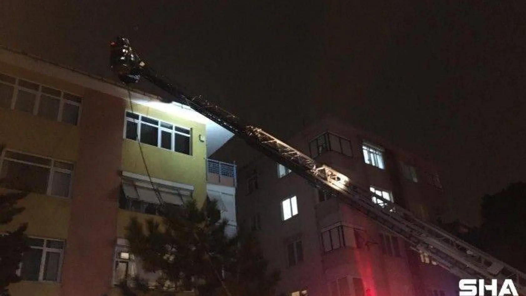 (Özel) Kadıköy'de korkutan yangın