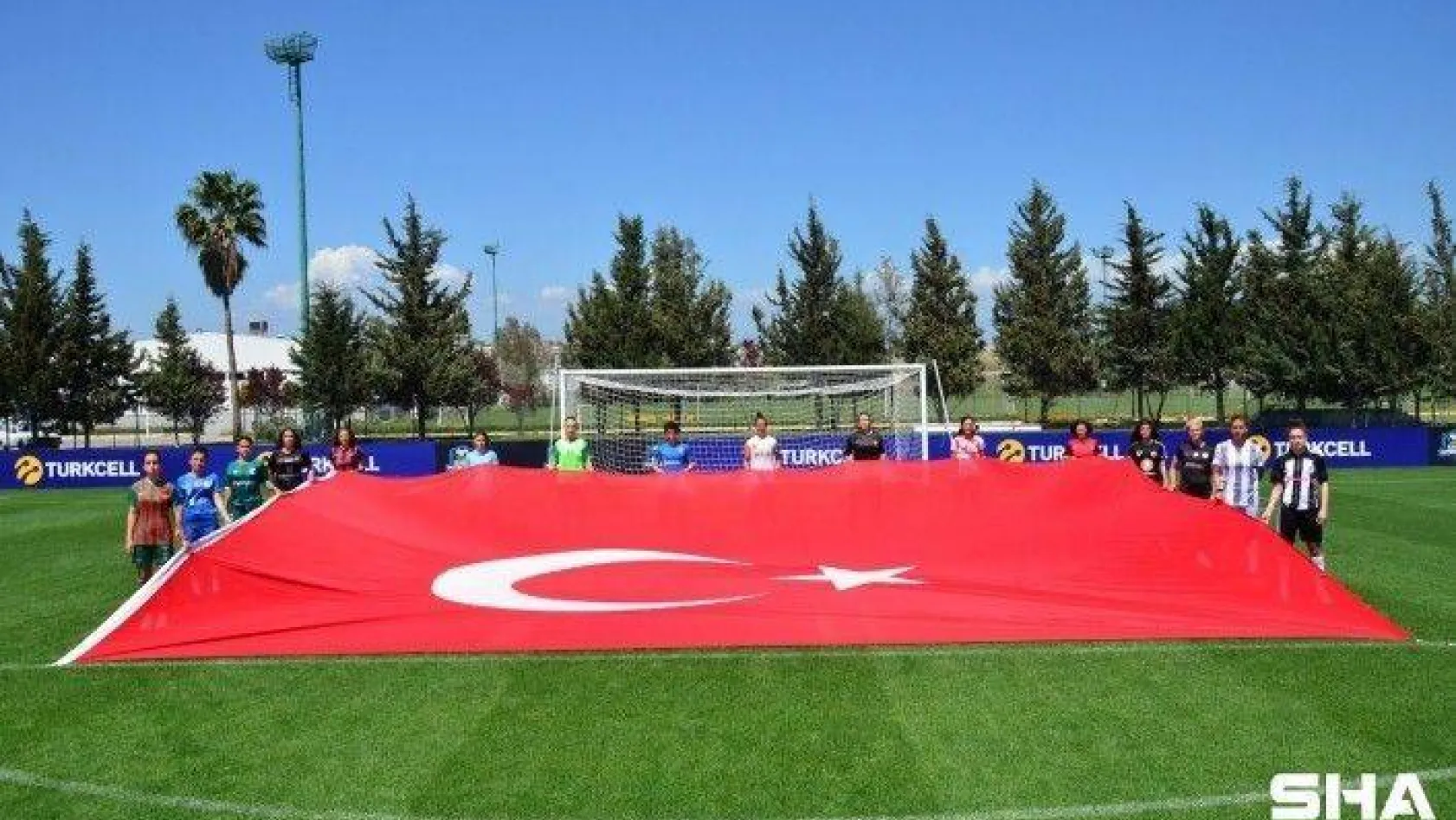 Turkcell Kadın Futbol Ligi'nde 23 Nisan coşkusu