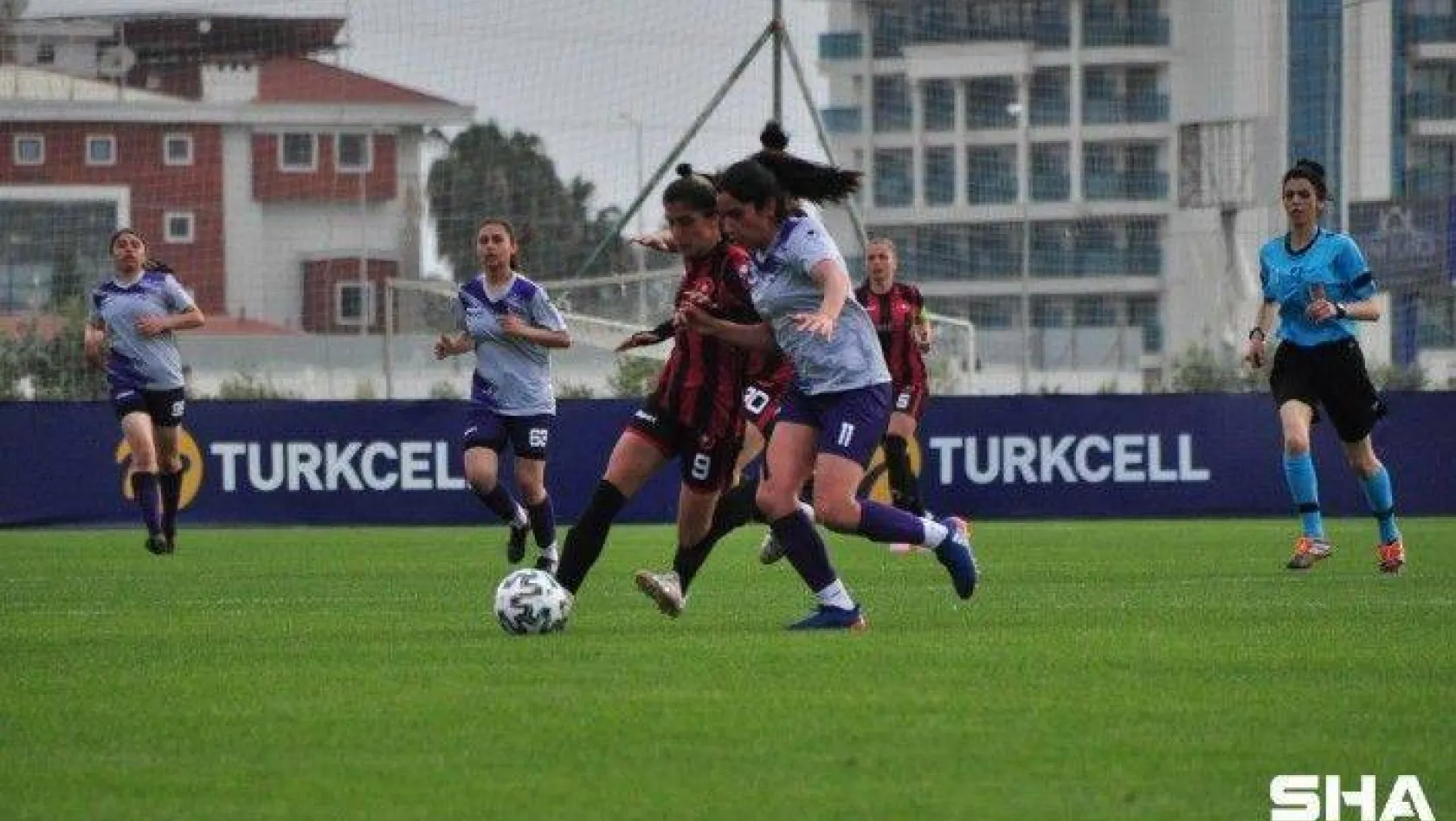 Turkcell Kadın Futbol Ligi'nde yarı finalistler belli oldu