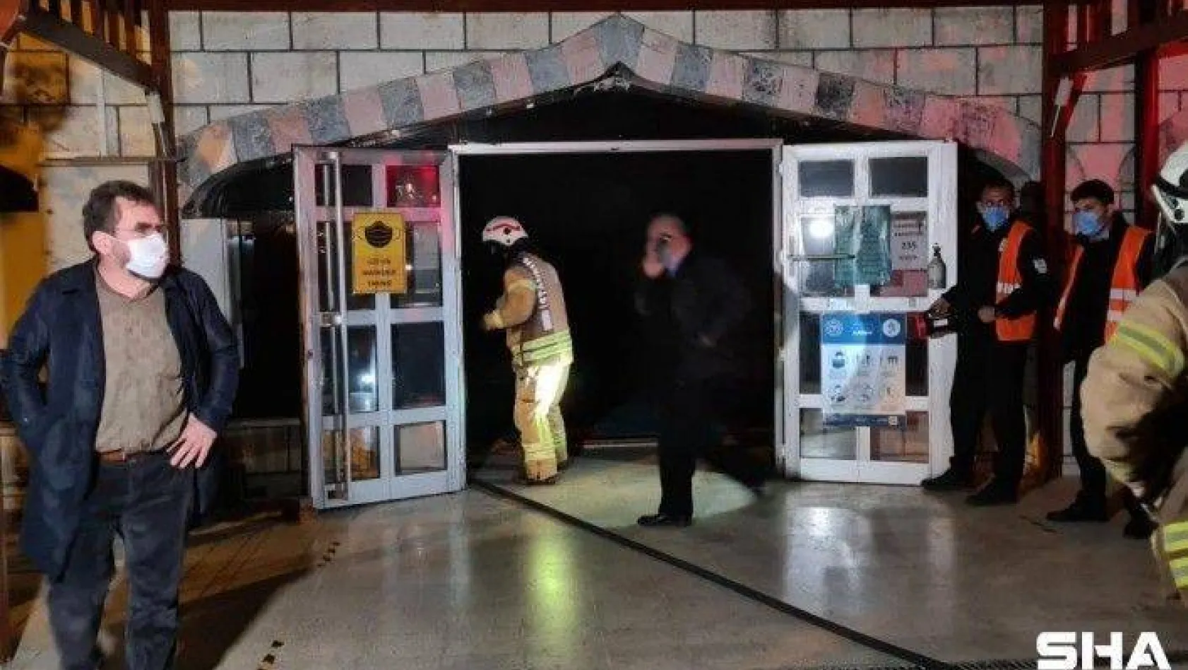 Ümraniye'de camide korkutan yangın paniği