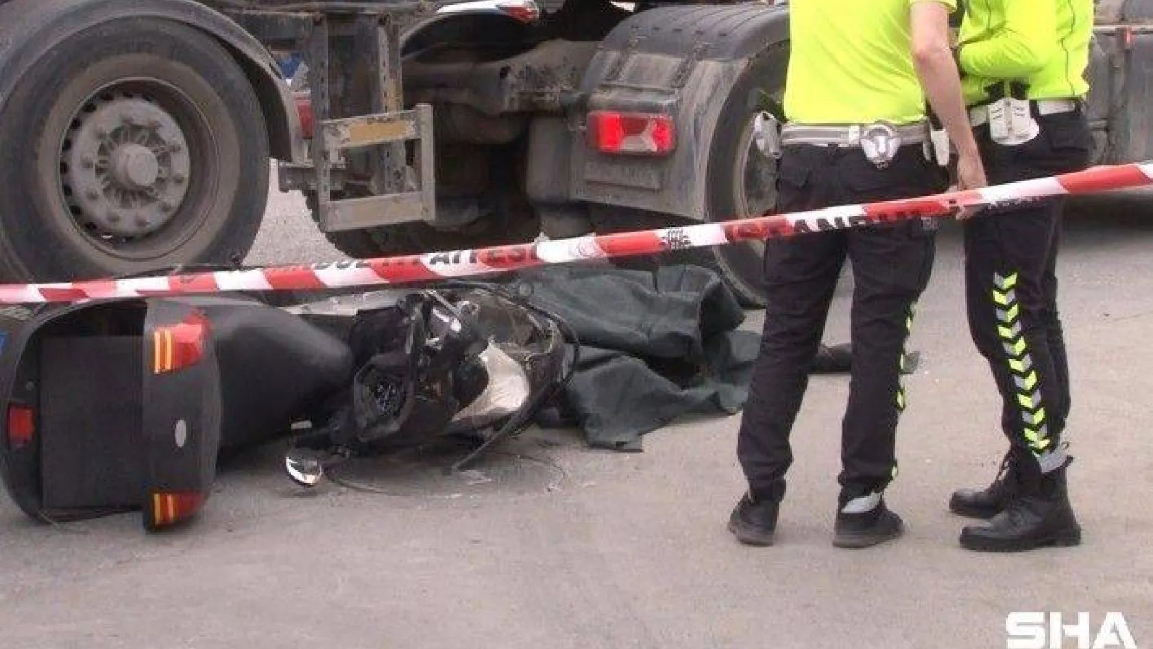 Ataşehir'de feci kaza: Beton mikserinin altında kalan motosikletli hayatını kaybetti