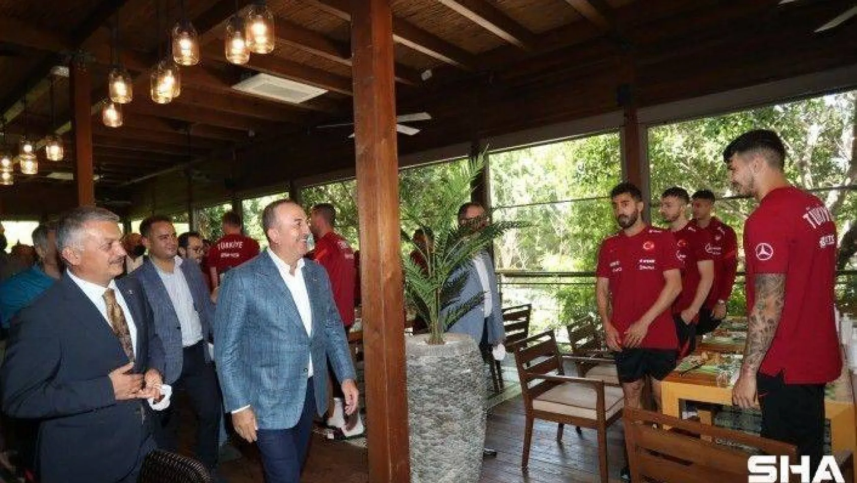 Bakan Çavuşoğlu ve Bakan Kasapoğlu'dan Millilere ziyaret