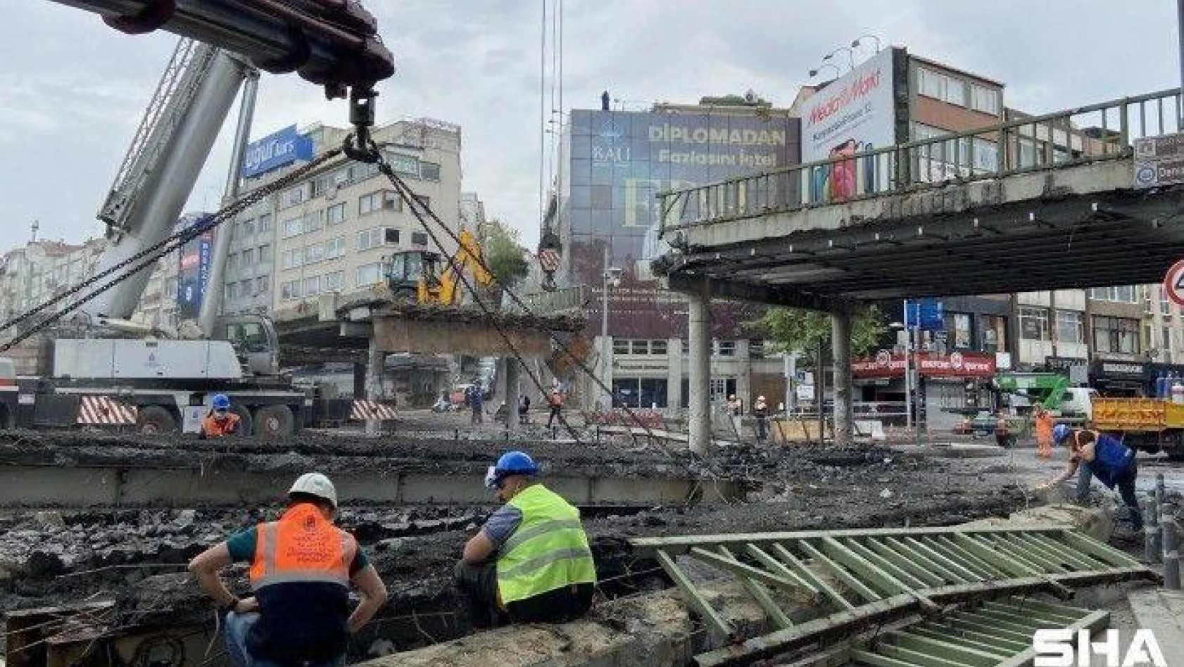 Beşiktaş-Ortaköy yolu trafiğe kapatıldı