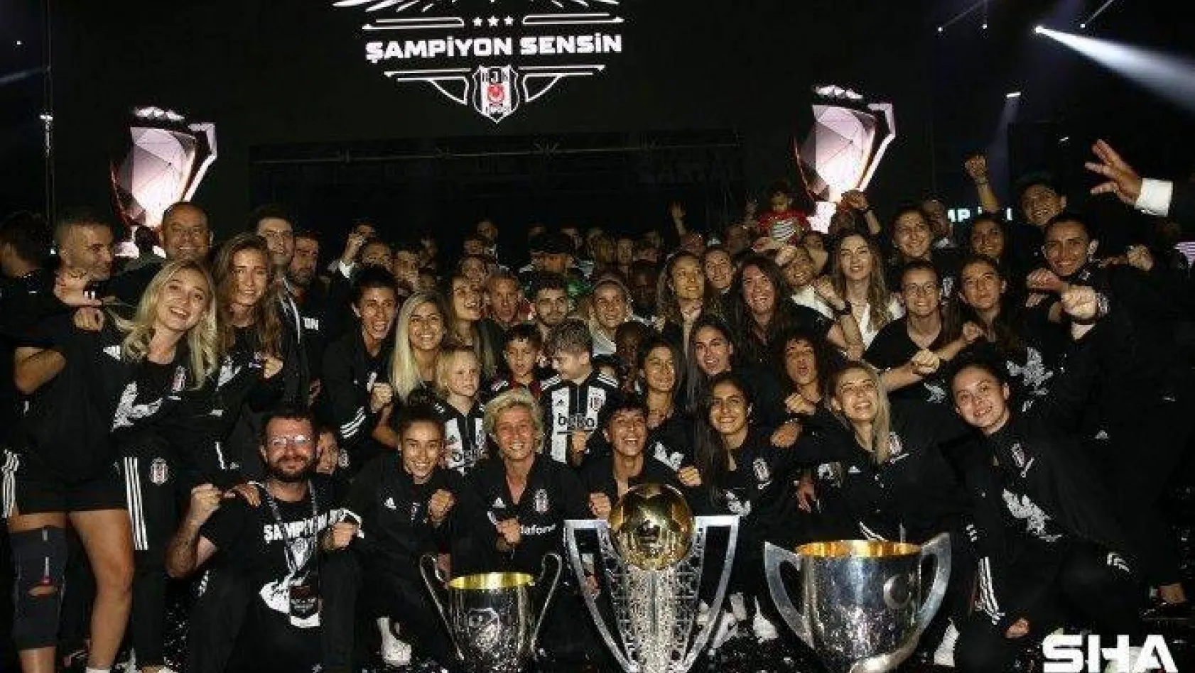 Beşiktaş'a şampiyonluk kupasını Getir'di!