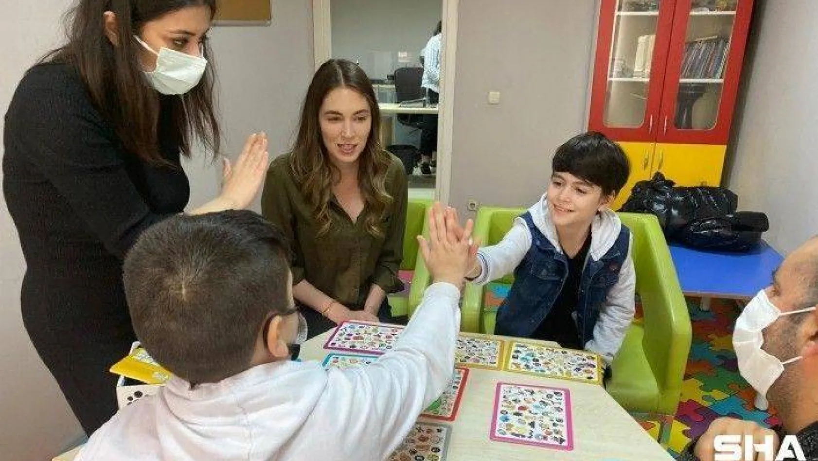 Çocuk oyuncu Mustafa Konak, karakterine hazırlandığı rehabilitasyon merkezini ziyaret etti