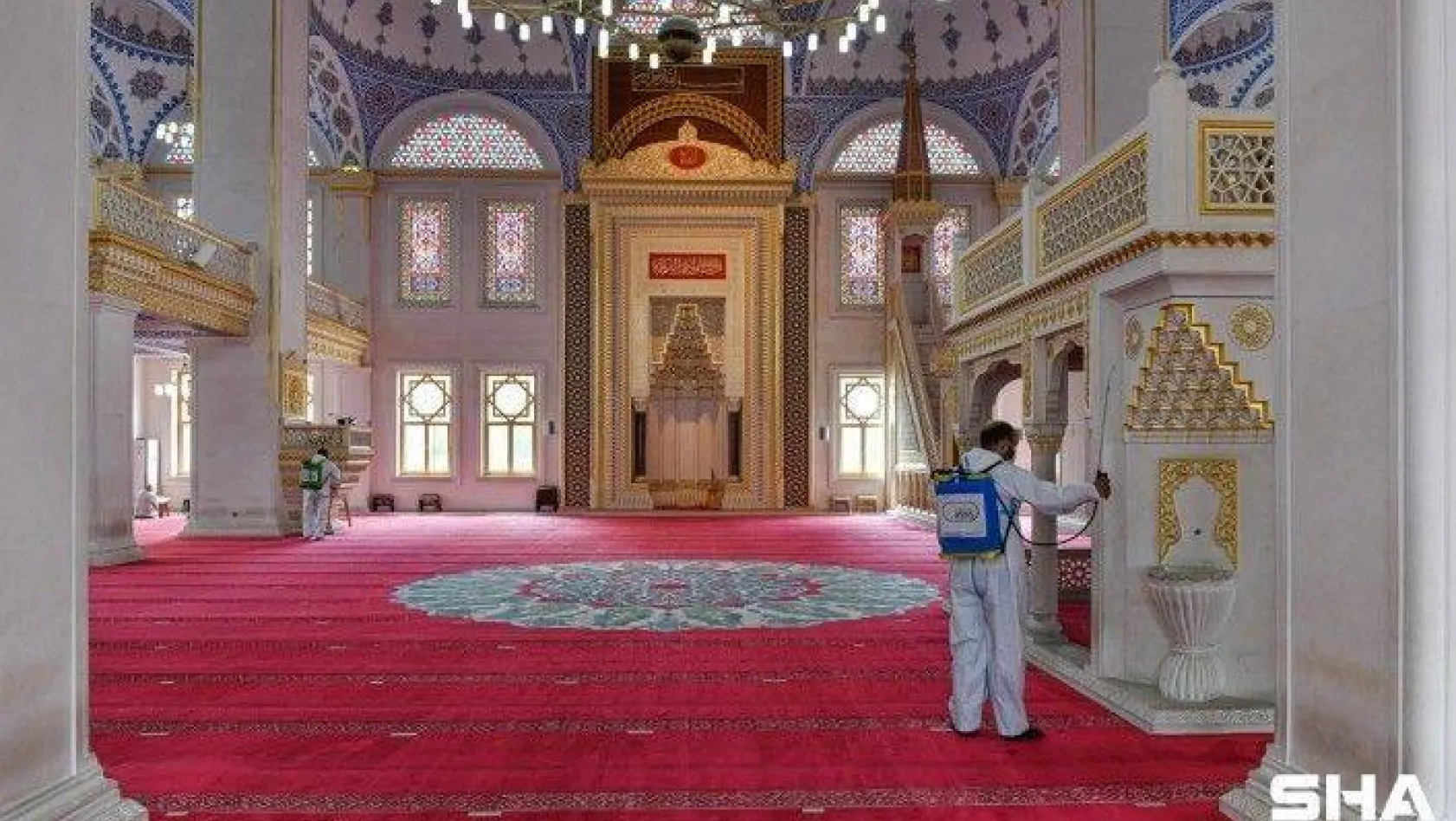 Esenyurt'ta Kadir Gecesi öncesi camiler dezenfekte edildi