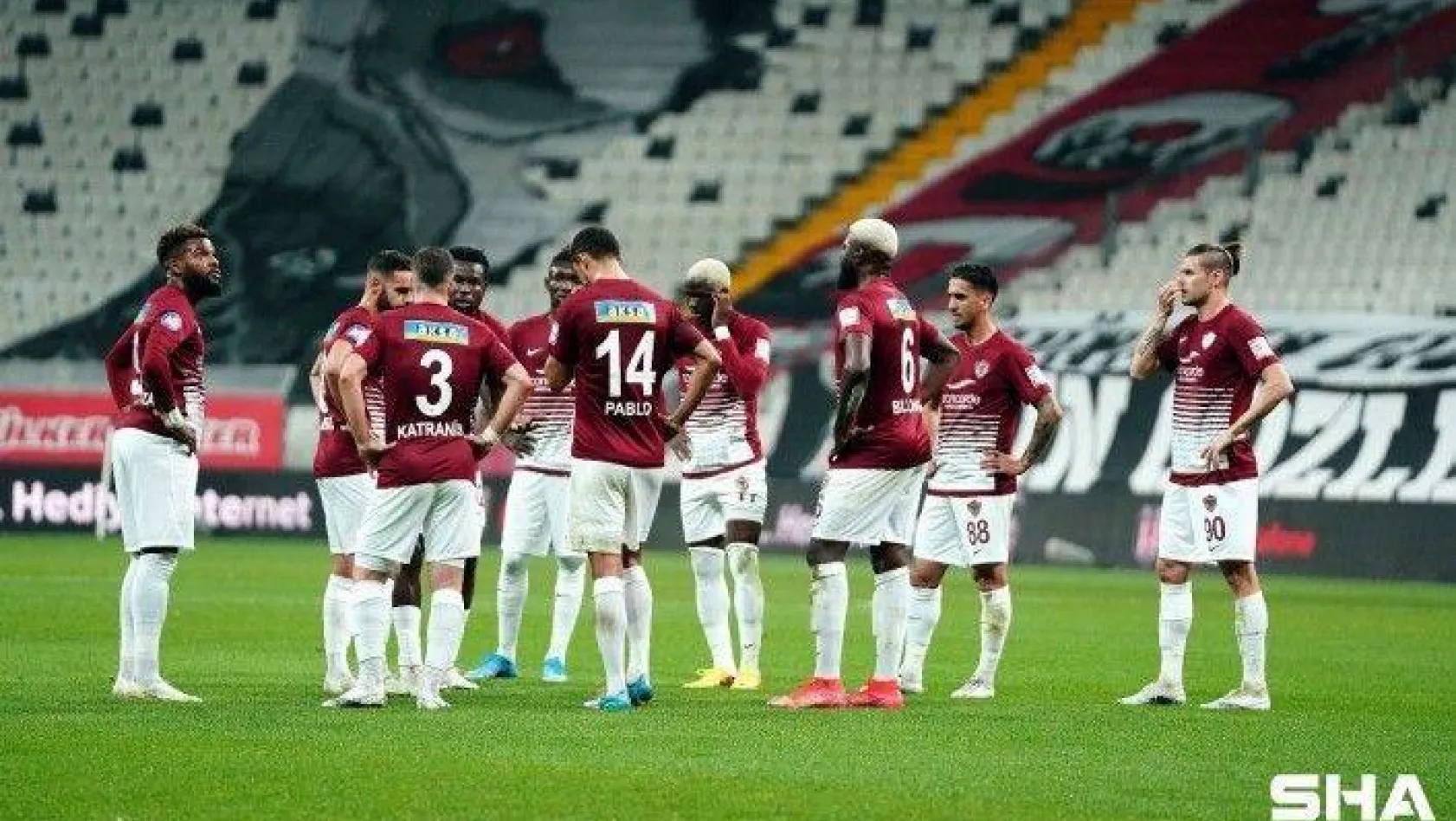 Hataysporlu futbolcular, 12. dakikada sahada toplantı yaptı!