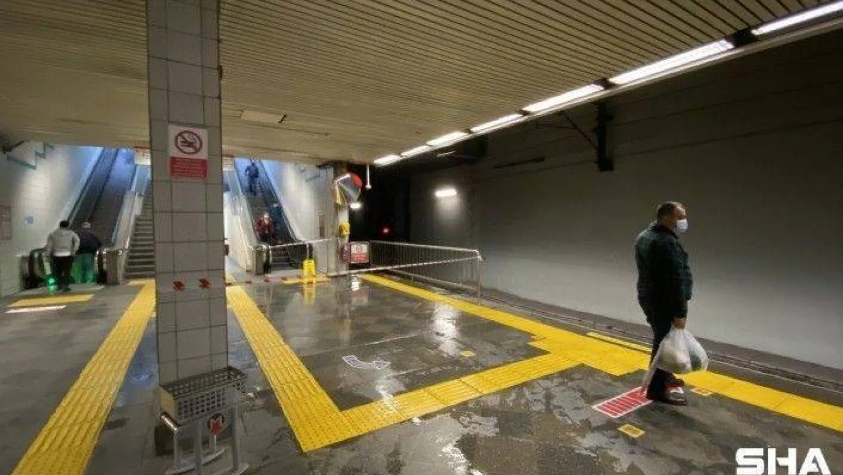 İstanbul Metrosunun tavanı aktı