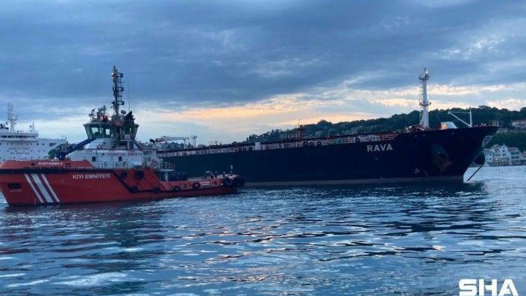 İstanbul Valiliğinden kıyıya sürüklenen tankere ilişkin açıklama